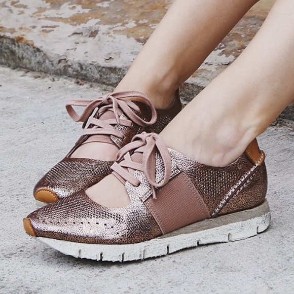 OTBT Women’s Travel Lite Rose-Gold Stylish Star Dust Metallic Sneakers, Size 7M - Picture 2 of 10